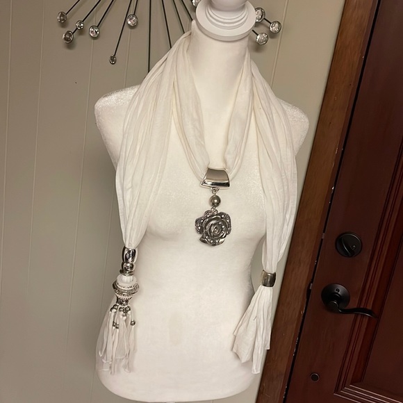 None Accessories - Beaded wrap scarf. One size. Worn once. EUC white and silver.